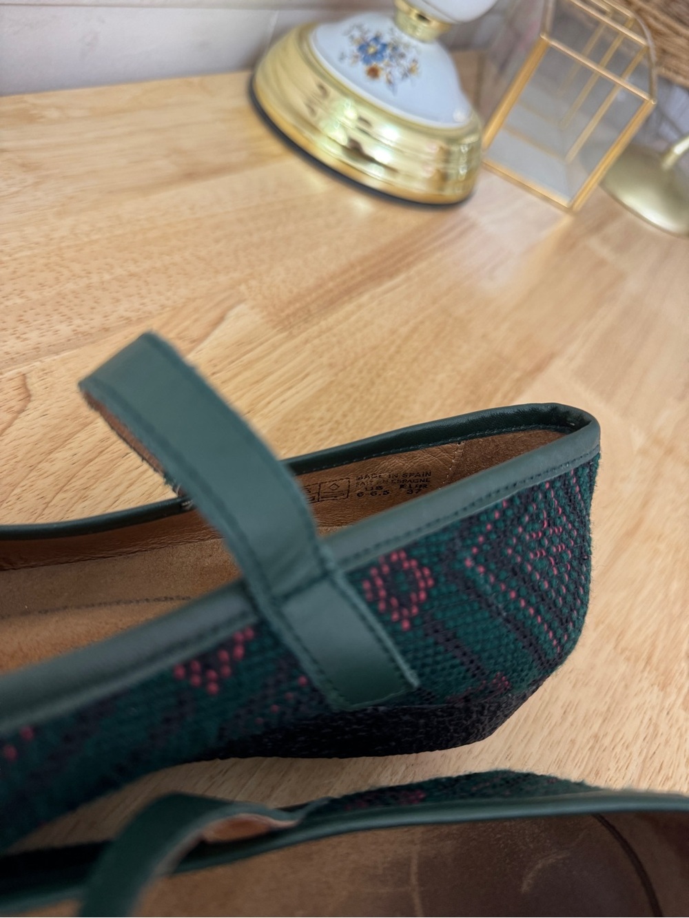 Taos Green Woven Mary Jane Flats Size 6 Artsy Y2K
Classic Comfort - Picture 11 of 12